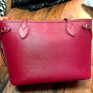 Louis Vuitton Neverfull MM Shoulder Bag